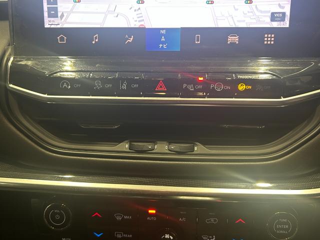 ジープ・コマンダー リミテッド　新車保証継承　弊社元試乗車　認定中古車保証　ＡｐｐｌｅＣａｒｐｌａｙ　ＡｎｄｒｏｉｄＡｕｔｏ　ＥＴＣ２．０　ディーゼル　７人乗り３列シート（16枚目）