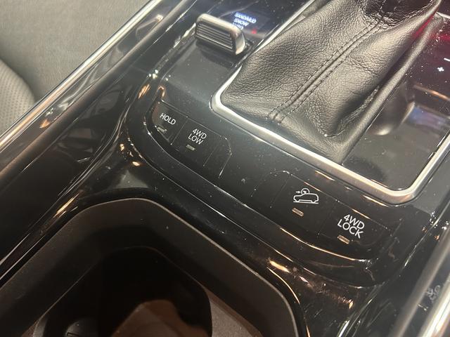 ジープ・コマンダー リミテッド　新車保証継承　弊社元試乗車　認定中古車保証　ＡｐｐｌｅＣａｒｐｌａｙ　ＡｎｄｒｏｉｄＡｕｔｏ　ＥＴＣ２．０　ディーゼル　７人乗り３列シート（20枚目）