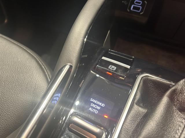 ジープ・コマンダー リミテッド　新車保証継承　弊社元試乗車　認定中古車保証　ＡｐｐｌｅＣａｒｐｌａｙ　ＡｎｄｒｏｉｄＡｕｔｏ　ＥＴＣ２．０　ディーゼル　７人乗り３列シート（25枚目）