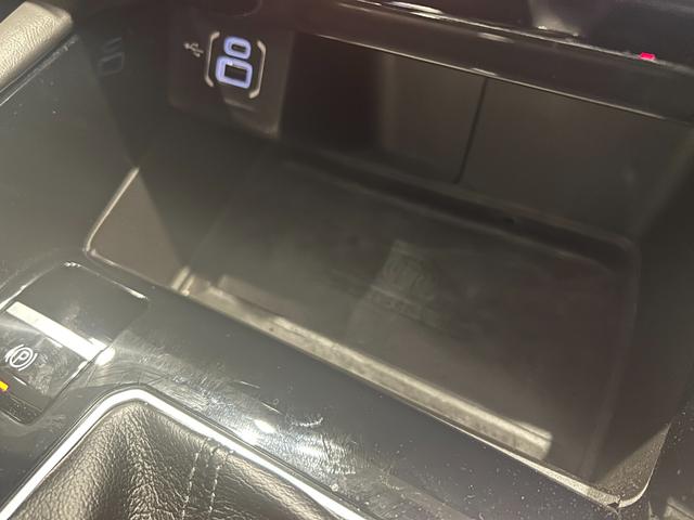 ジープ・コマンダー リミテッド　新車保証継承　弊社元試乗車　認定中古車保証　ＡｐｐｌｅＣａｒｐｌａｙ　ＡｎｄｒｏｉｄＡｕｔｏ　ＥＴＣ２．０　ディーゼル　７人乗り３列シート（32枚目）