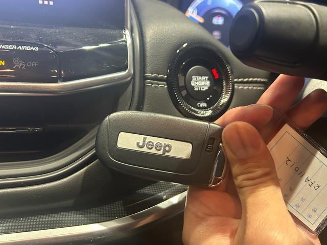 ジープ・コマンダー リミテッド　新車保証継承　弊社元試乗車　認定中古車保証　ＡｐｐｌｅＣａｒｐｌａｙ　ＡｎｄｒｏｉｄＡｕｔｏ　ＥＴＣ２．０　ディーゼル　７人乗り３列シート（38枚目）