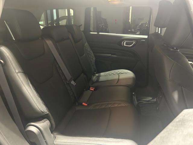 ジープ・コマンダー リミテッド　新車保証継承　弊社元試乗車　認定中古車保証　ＡｐｐｌｅＣａｒｐｌａｙ　ＡｎｄｒｏｉｄＡｕｔｏ　ＥＴＣ２．０　ディーゼル　７人乗り３列シート（41枚目）