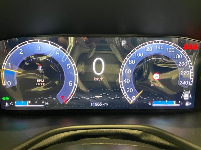 ジープ・コンパス リミテッド　弊社試乗車　純正ナビ　レザーシート　電動リアゲート　電動パワーシート　ＬＥＤヘッドライト　ＥＴＣ２．０　シートヒーター　障害物センサー　衝突軽減ブレーキ　スマートキー　バックカメラ　新車保証継承（18枚目）