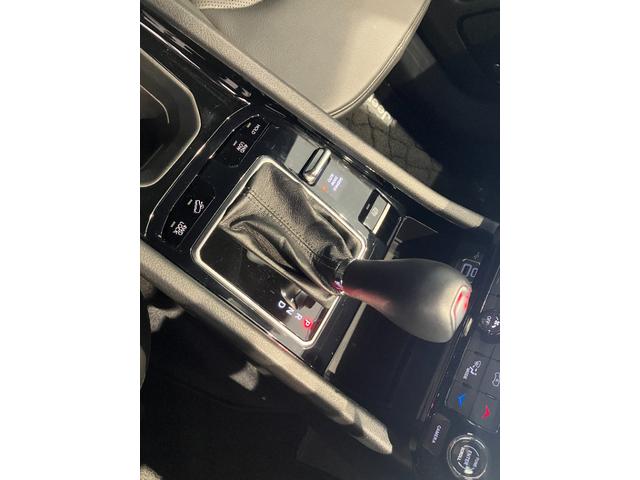 ジープ・コンパス リミテッド　弊社試乗車　純正ナビ　レザーシート　電動リアゲート　電動パワーシート　ＬＥＤヘッドライト　ＥＴＣ２．０　シートヒーター　障害物センサー　衝突軽減ブレーキ　スマートキー　バックカメラ　新車保証継承（19枚目）