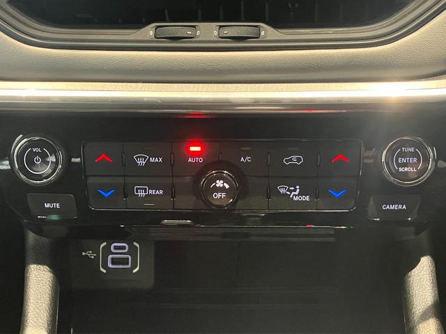 ジープ・コンパス リミテッド　弊社試乗車　純正ナビ　レザーシート　電動リアゲート　電動パワーシート　ＬＥＤヘッドライト　ＥＴＣ２．０　シートヒーター　障害物センサー　衝突軽減ブレーキ　スマートキー　バックカメラ　新車保証継承（20枚目）