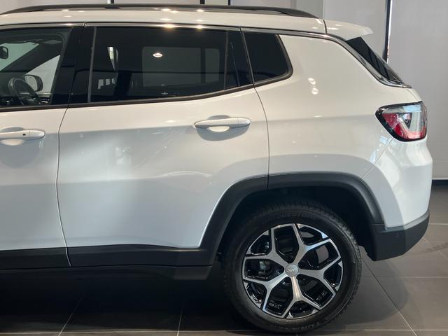 ジープ・コンパス リミテッド　弊社試乗車　純正ナビ　レザーシート　電動リアゲート　電動パワーシート　ＬＥＤヘッドライト　ＥＴＣ２．０　シートヒーター　障害物センサー　衝突軽減ブレーキ　スマートキー　バックカメラ　新車保証継承（24枚目）