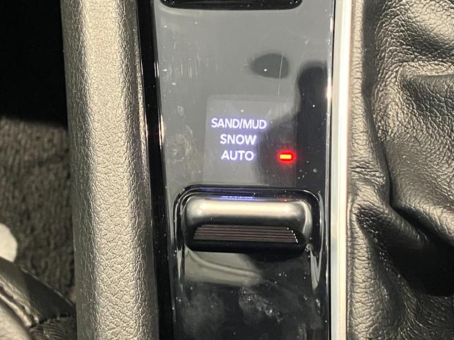 ジープ・コンパス リミテッド　弊社試乗車　純正ナビ　レザーシート　電動リアゲート　電動パワーシート　ＬＥＤヘッドライト　ＥＴＣ２．０　シートヒーター　障害物センサー　衝突軽減ブレーキ　スマートキー　バックカメラ　新車保証継承（27枚目）