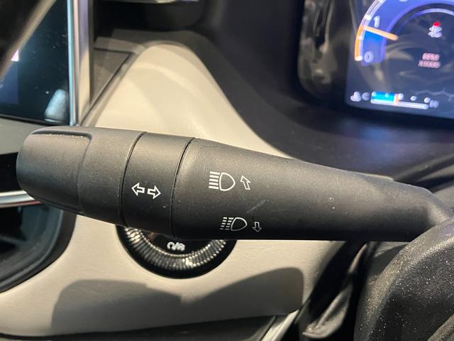 ジープ・コンパス リミテッド　弊社試乗車　純正ナビ　レザーシート　電動リアゲート　電動パワーシート　ＬＥＤヘッドライト　ＥＴＣ２．０　シートヒーター　障害物センサー　衝突軽減ブレーキ　スマートキー　バックカメラ　新車保証継承（29枚目）