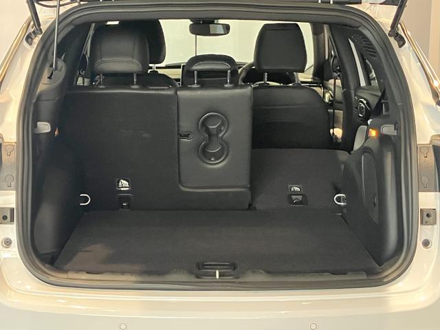 ジープ・コンパス リミテッド　弊社試乗車　純正ナビ　レザーシート　電動リアゲート　電動パワーシート　ＬＥＤヘッドライト　ＥＴＣ２．０　シートヒーター　障害物センサー　衝突軽減ブレーキ　スマートキー　バックカメラ　新車保証継承（32枚目）