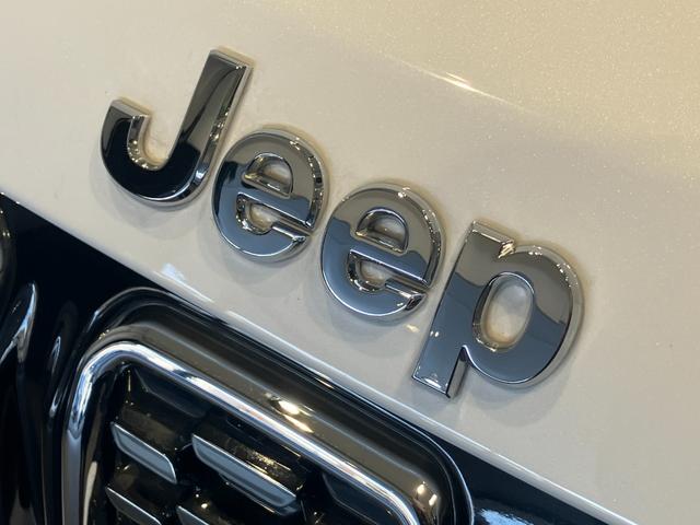 ジープ・コンパス リミテッド　弊社試乗車　純正ナビ　レザーシート　電動リアゲート　電動パワーシート　ＬＥＤヘッドライト　ＥＴＣ２．０　シートヒーター　障害物センサー　衝突軽減ブレーキ　スマートキー　バックカメラ　新車保証継承（33枚目）