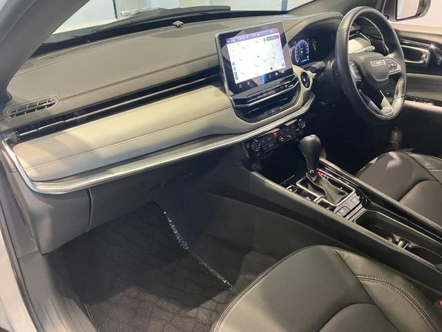 ジープ・コンパス リミテッド　弊社試乗車　純正ナビ　レザーシート　電動リアゲート　電動パワーシート　ＬＥＤヘッドライト　ＥＴＣ２．０　シートヒーター　障害物センサー　衝突軽減ブレーキ　スマートキー　バックカメラ　新車保証継承（34枚目）