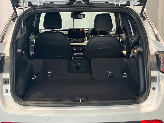 ジープ・コンパス リミテッド　弊社試乗車　純正ナビ　レザーシート　電動リアゲート　電動パワーシート　ＬＥＤヘッドライト　ＥＴＣ２．０　シートヒーター　障害物センサー　衝突軽減ブレーキ　スマートキー　バックカメラ　新車保証継承（36枚目）