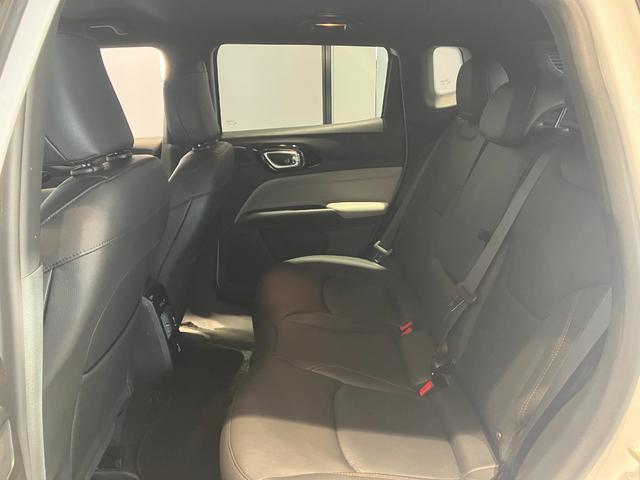 ジープ・コンパス リミテッド　弊社試乗車　純正ナビ　レザーシート　電動リアゲート　電動パワーシート　ＬＥＤヘッドライト　ＥＴＣ２．０　シートヒーター　障害物センサー　衝突軽減ブレーキ　スマートキー　バックカメラ　新車保証継承（48枚目）