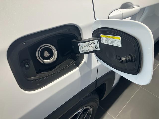 ジープ・コンパス リミテッド　弊社試乗車　純正ナビ　レザーシート　電動リアゲート　電動パワーシート　ＬＥＤヘッドライト　ＥＴＣ２．０　シートヒーター　障害物センサー　衝突軽減ブレーキ　スマートキー　バックカメラ　新車保証継承（52枚目）