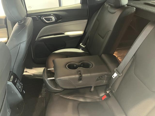 ジープ・コンパス リミテッド　弊社試乗車　純正ナビ　レザーシート　電動リアゲート　電動パワーシート　ＬＥＤヘッドライト　ＥＴＣ２．０　シートヒーター　障害物センサー　衝突軽減ブレーキ　スマートキー　バックカメラ　新車保証継承（55枚目）