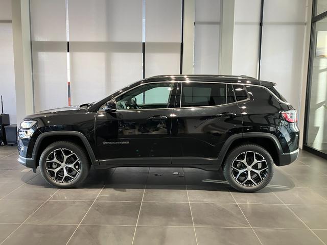 ジープ・コンパス 　新車保証継承　純正ナビ　ＬＥＤヘッドライト　全周囲カメラ　ＥＴＣ２．０　レザーシート　電動パワーシート　電動パワーリアゲート　障害物センサー　衝突軽減ブレーキ　アダプティブクルーズコントロール（6枚目）