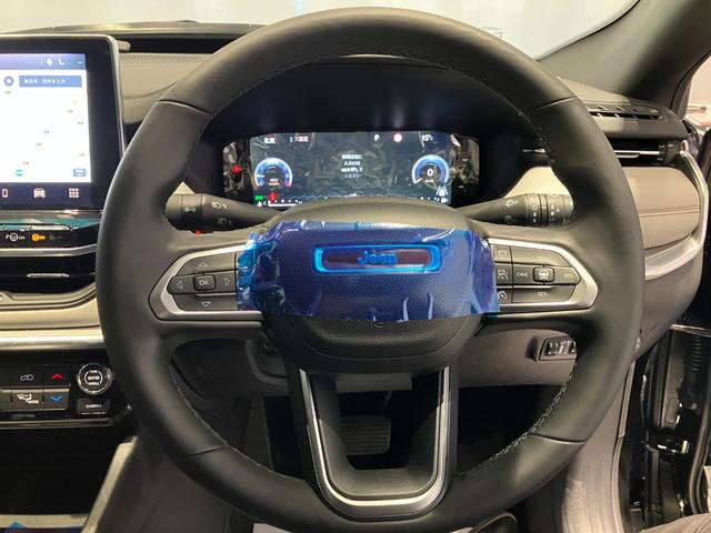 ジープ・コンパス 　新車保証継承　純正ナビ　ＬＥＤヘッドライト　全周囲カメラ　ＥＴＣ２．０　レザーシート　電動パワーシート　電動パワーリアゲート　障害物センサー　衝突軽減ブレーキ　アダプティブクルーズコントロール（9枚目）