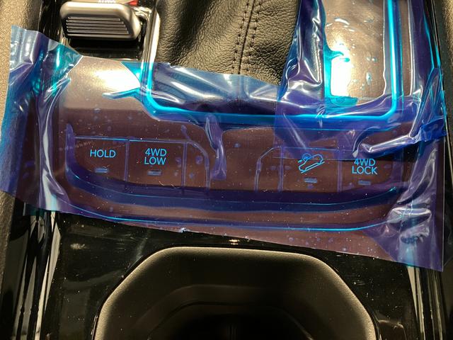 ジープ・コンパス 　新車保証継承　純正ナビ　ＬＥＤヘッドライト　全周囲カメラ　ＥＴＣ２．０　レザーシート　電動パワーシート　電動パワーリアゲート　障害物センサー　衝突軽減ブレーキ　アダプティブクルーズコントロール（11枚目）