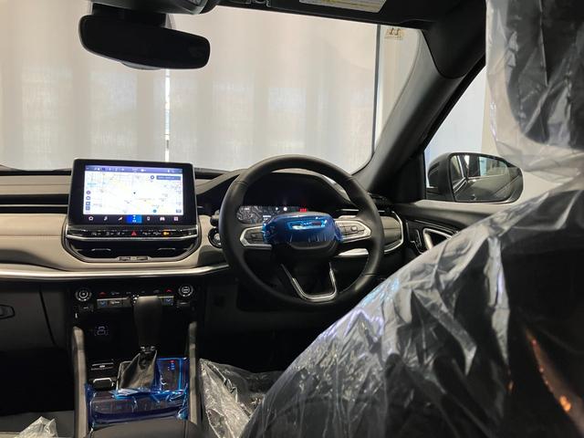 ジープ・コンパス 　新車保証継承　純正ナビ　ＬＥＤヘッドライト　全周囲カメラ　ＥＴＣ２．０　レザーシート　電動パワーシート　電動パワーリアゲート　障害物センサー　衝突軽減ブレーキ　アダプティブクルーズコントロール（12枚目）