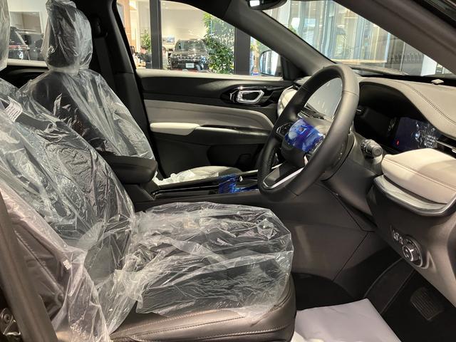 ジープ・コンパス 　新車保証継承　純正ナビ　ＬＥＤヘッドライト　全周囲カメラ　ＥＴＣ２．０　レザーシート　電動パワーシート　電動パワーリアゲート　障害物センサー　衝突軽減ブレーキ　アダプティブクルーズコントロール（14枚目）