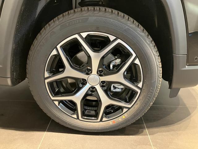 ジープ・コンパス 　新車保証継承　純正ナビ　ＬＥＤヘッドライト　全周囲カメラ　ＥＴＣ２．０　レザーシート　電動パワーシート　電動パワーリアゲート　障害物センサー　衝突軽減ブレーキ　アダプティブクルーズコントロール（23枚目）