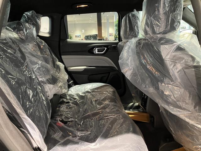 ジープ・コンパス 　新車保証継承　純正ナビ　ＬＥＤヘッドライト　全周囲カメラ　ＥＴＣ２．０　レザーシート　電動パワーシート　電動パワーリアゲート　障害物センサー　衝突軽減ブレーキ　アダプティブクルーズコントロール（33枚目）