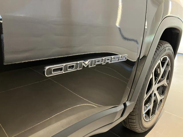 ジープ・コンパス 　新車保証継承　純正ナビ　ＬＥＤヘッドライト　全周囲カメラ　ＥＴＣ２．０　レザーシート　電動パワーシート　電動パワーリアゲート　障害物センサー　衝突軽減ブレーキ　アダプティブクルーズコントロール（47枚目）