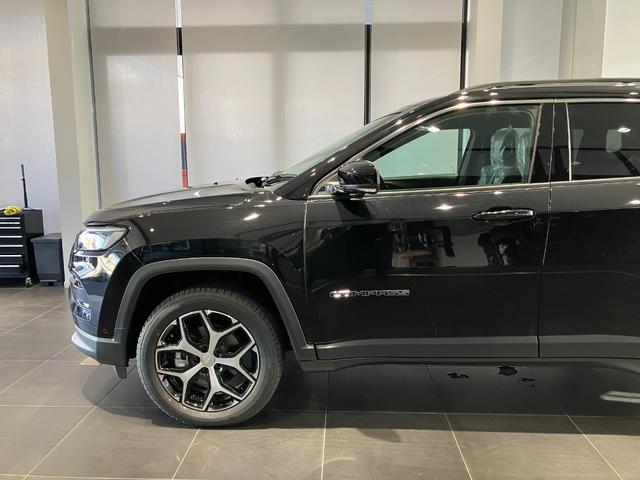 ジープ・コンパス 　新車保証継承　純正ナビ　ＬＥＤヘッドライト　全周囲カメラ　ＥＴＣ２．０　レザーシート　電動パワーシート　電動パワーリアゲート　障害物センサー　衝突軽減ブレーキ　アダプティブクルーズコントロール（52枚目）