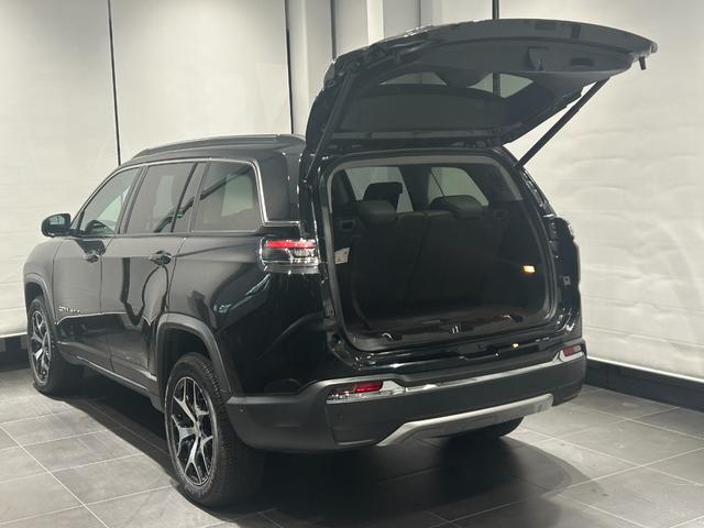 ジープ・コマンダー リミテッド　純正ナビ　レザーシート　障害物センサー　衝突軽減ブレーキ　シートヒーター　全周囲カメラ　ＬＥＤヘッドライト　バックカメラ　スマートキー　アダプティブクルーズコントロール　電動パワーシート　ＥＴＣ２．０（8枚目）