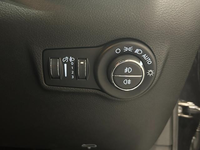 ジープ・コマンダー リミテッド　純正ナビ　レザーシート　障害物センサー　衝突軽減ブレーキ　シートヒーター　全周囲カメラ　ＬＥＤヘッドライト　バックカメラ　スマートキー　アダプティブクルーズコントロール　電動パワーシート　ＥＴＣ２．０（24枚目）