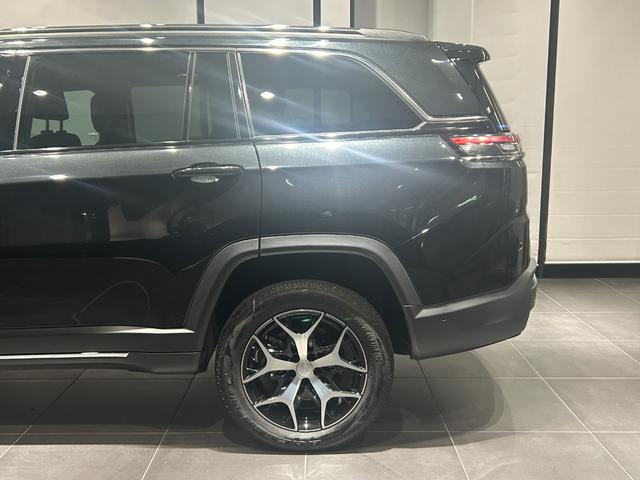 ジープ・コマンダー リミテッド　純正ナビ　レザーシート　障害物センサー　衝突軽減ブレーキ　シートヒーター　全周囲カメラ　ＬＥＤヘッドライト　バックカメラ　スマートキー　アダプティブクルーズコントロール　電動パワーシート　ＥＴＣ２．０（26枚目）