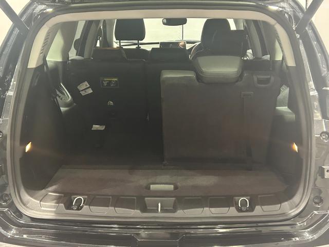 ジープ・コマンダー リミテッド　純正ナビ　レザーシート　障害物センサー　衝突軽減ブレーキ　シートヒーター　全周囲カメラ　ＬＥＤヘッドライト　バックカメラ　スマートキー　アダプティブクルーズコントロール　電動パワーシート　ＥＴＣ２．０（43枚目）