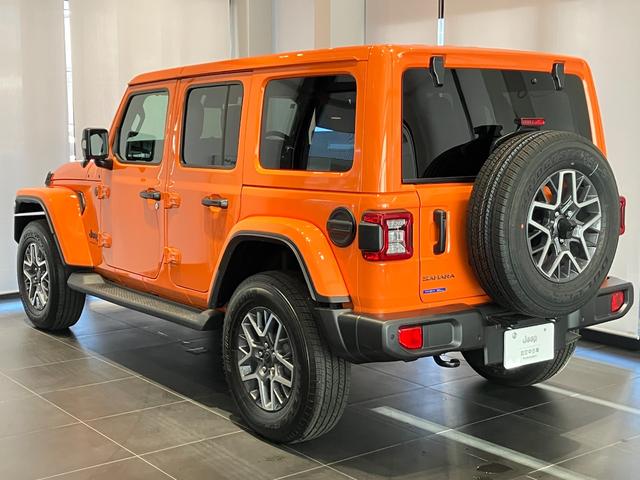 ジープ・ラングラーアンリミテッド サハラ　ホセ　新車保証継承　純正ナビ　ＬＥＤヘッドライト　　ＥＴＣ２．０　レザーシート　電動パワーシート　限定車１００台　障害物センサー　衝突軽減ブレーキ　アダプティブクルーズコントロール（8枚目）