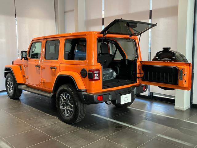 ジープ・ラングラーアンリミテッド サハラ　ホセ　新車保証継承　純正ナビ　ＬＥＤヘッドライト　　ＥＴＣ２．０　レザーシート　電動パワーシート　限定車１００台　障害物センサー　衝突軽減ブレーキ　アダプティブクルーズコントロール（9枚目）