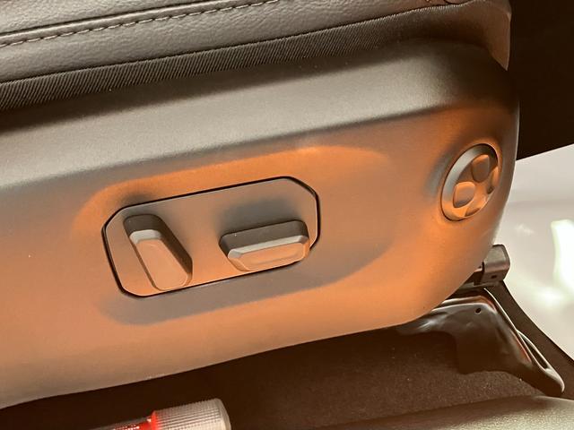 ジープ・ラングラーアンリミテッド サハラ　ホセ　新車保証継承　純正ナビ　ＬＥＤヘッドライト　　ＥＴＣ２．０　レザーシート　電動パワーシート　限定車１００台　障害物センサー　衝突軽減ブレーキ　アダプティブクルーズコントロール（12枚目）