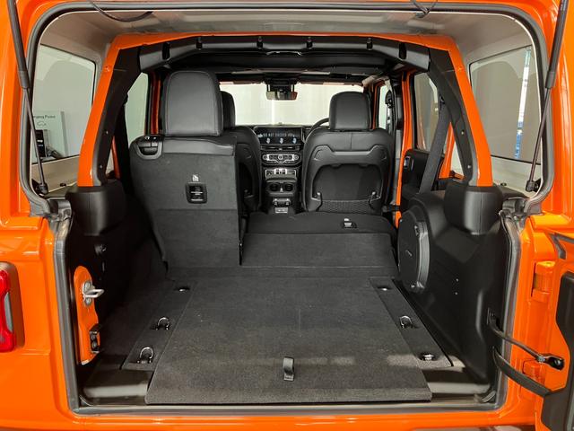 ジープ・ラングラーアンリミテッド サハラ　ホセ　新車保証継承　純正ナビ　ＬＥＤヘッドライト　　ＥＴＣ２．０　レザーシート　電動パワーシート　限定車１００台　障害物センサー　衝突軽減ブレーキ　アダプティブクルーズコントロール（17枚目）