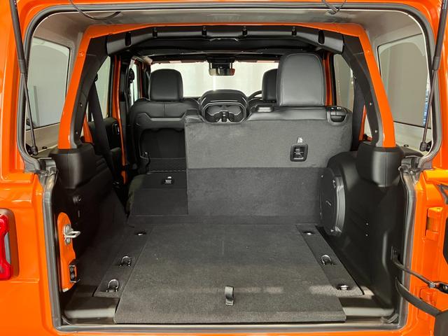 ジープ・ラングラーアンリミテッド サハラ　ホセ　新車保証継承　純正ナビ　ＬＥＤヘッドライト　　ＥＴＣ２．０　レザーシート　電動パワーシート　限定車１００台　障害物センサー　衝突軽減ブレーキ　アダプティブクルーズコントロール（21枚目）