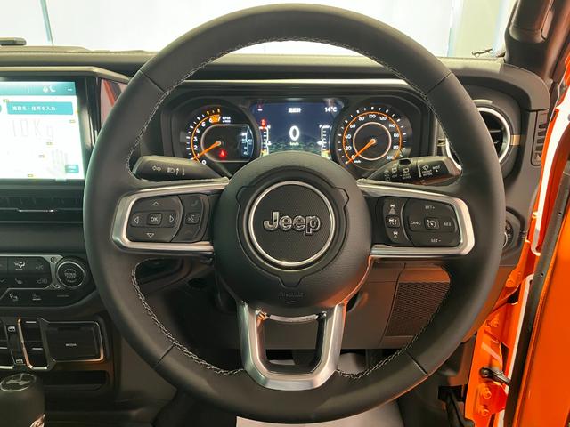ジープ・ラングラーアンリミテッド サハラ　ホセ　新車保証継承　純正ナビ　ＬＥＤヘッドライト　　ＥＴＣ２．０　レザーシート　電動パワーシート　限定車１００台　障害物センサー　衝突軽減ブレーキ　アダプティブクルーズコントロール（25枚目）