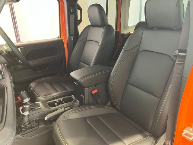 ジープ・ラングラーアンリミテッド サハラ　ホセ　新車保証継承　純正ナビ　ＬＥＤヘッドライト　　ＥＴＣ２．０　レザーシート　電動パワーシート　限定車１００台　障害物センサー　衝突軽減ブレーキ　アダプティブクルーズコントロール（30枚目）