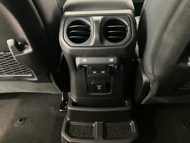 ジープ・ラングラーアンリミテッド サハラ　ホセ　新車保証継承　純正ナビ　ＬＥＤヘッドライト　　ＥＴＣ２．０　レザーシート　電動パワーシート　限定車１００台　障害物センサー　衝突軽減ブレーキ　アダプティブクルーズコントロール（33枚目）