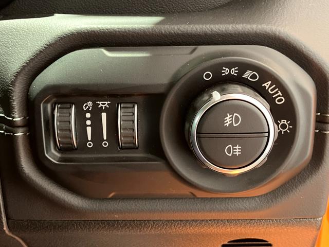 ジープ・ラングラーアンリミテッド サハラ　ホセ　新車保証継承　純正ナビ　ＬＥＤヘッドライト　　ＥＴＣ２．０　レザーシート　電動パワーシート　限定車１００台　障害物センサー　衝突軽減ブレーキ　アダプティブクルーズコントロール（38枚目）