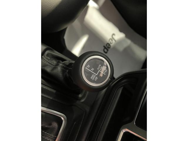 ジープ・ラングラーアンリミテッド サハラ　ホセ　新車保証継承　純正ナビ　ＬＥＤヘッドライト　　ＥＴＣ２．０　レザーシート　電動パワーシート　限定車１００台　障害物センサー　衝突軽減ブレーキ　アダプティブクルーズコントロール（41枚目）