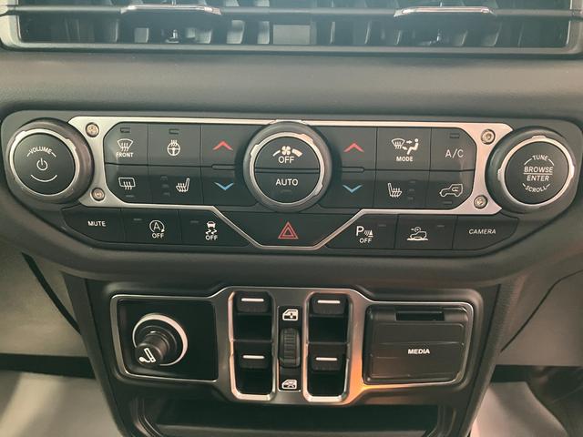 ジープ・ラングラーアンリミテッド サハラ　ホセ　新車保証継承　純正ナビ　ＬＥＤヘッドライト　　ＥＴＣ２．０　レザーシート　電動パワーシート　限定車１００台　障害物センサー　衝突軽減ブレーキ　アダプティブクルーズコントロール（48枚目）