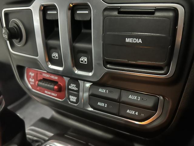 �F��ۏؕt���ԗ��͑S���̐��K�̔��X�ɂĕۏؑΉ����\�ł��B���߂��̃f�B�[���[�Ƃ̓��ɒi���Ȃǂ����C�����������B