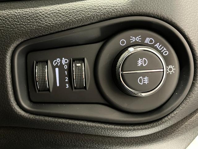 ジープ・レネゲード アルティテュード　ｅ－ハイブリッド　新車保証継承　ＡｐｐｌｅＣａｒｐｌａｙ　ＡｎｄｒｏｉｄＡｕｔｏ　ＥＴＣ２．０　Ｂｌｕｅｔｏｏｔｈ　認定中古車　マイルドハイブリット（23枚目）