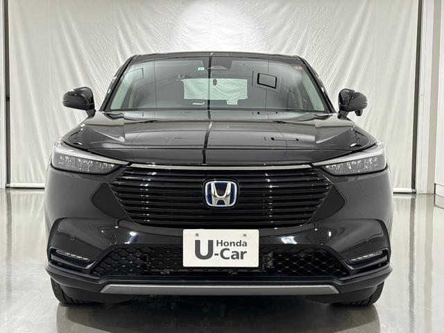 ヴェゼル ｅ：ＨＥＶＸ　純正メモリーナビ　フルセグＴＶ　バックカメラ　前後ドラレコ　ＬＥＤヘッドライト　ＥＴＣ２．０　横滑り防止装置　ホンダセンシング　パドルシフト　ワイヤレス充電器　前後障害物センサー　ＡＡＣ　スマ－トキ－（3枚目）