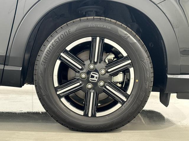 ヴェゼル ｅ：ＨＥＶＸ　純正メモリーナビ　フルセグＴＶ　バックカメラ　前後ドラレコ　ＬＥＤヘッドライト　ＥＴＣ２．０　横滑り防止装置　ホンダセンシング　パドルシフト　ワイヤレス充電器　前後障害物センサー　ＡＡＣ　スマ－トキ－（9枚目）