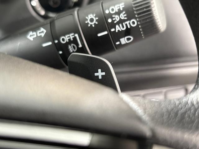 ヴェゼル ｅ：ＨＥＶＸ　純正メモリーナビ　フルセグＴＶ　バックカメラ　前後ドラレコ　ＬＥＤヘッドライト　ＥＴＣ２．０　横滑り防止装置　ホンダセンシング　パドルシフト　ワイヤレス充電器　前後障害物センサー　ＡＡＣ　スマ－トキ－（14枚目）