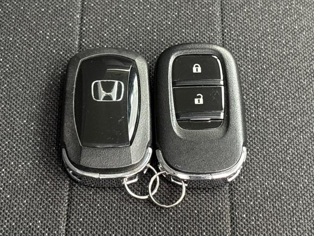 ヴェゼル ｅ：ＨＥＶＸ　純正メモリーナビ　フルセグＴＶ　バックカメラ　前後ドラレコ　ＬＥＤヘッドライト　ＥＴＣ２．０　横滑り防止装置　ホンダセンシング　パドルシフト　ワイヤレス充電器　前後障害物センサー　ＡＡＣ　スマ－トキ－（21枚目）