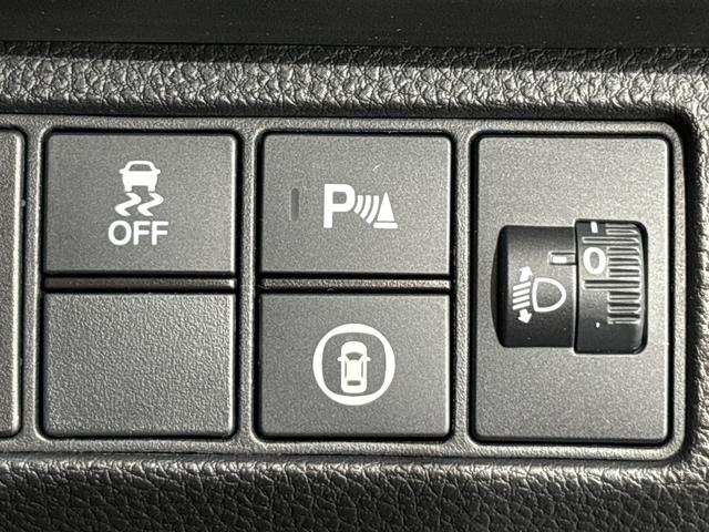 ヴェゼル ｅ：ＨＥＶＸ　純正メモリーナビ　フルセグＴＶ　バックカメラ　前後ドラレコ　ＬＥＤヘッドライト　ＥＴＣ２．０　横滑り防止装置　ホンダセンシング　パドルシフト　ワイヤレス充電器　前後障害物センサー　ＡＡＣ　スマ－トキ－（24枚目）